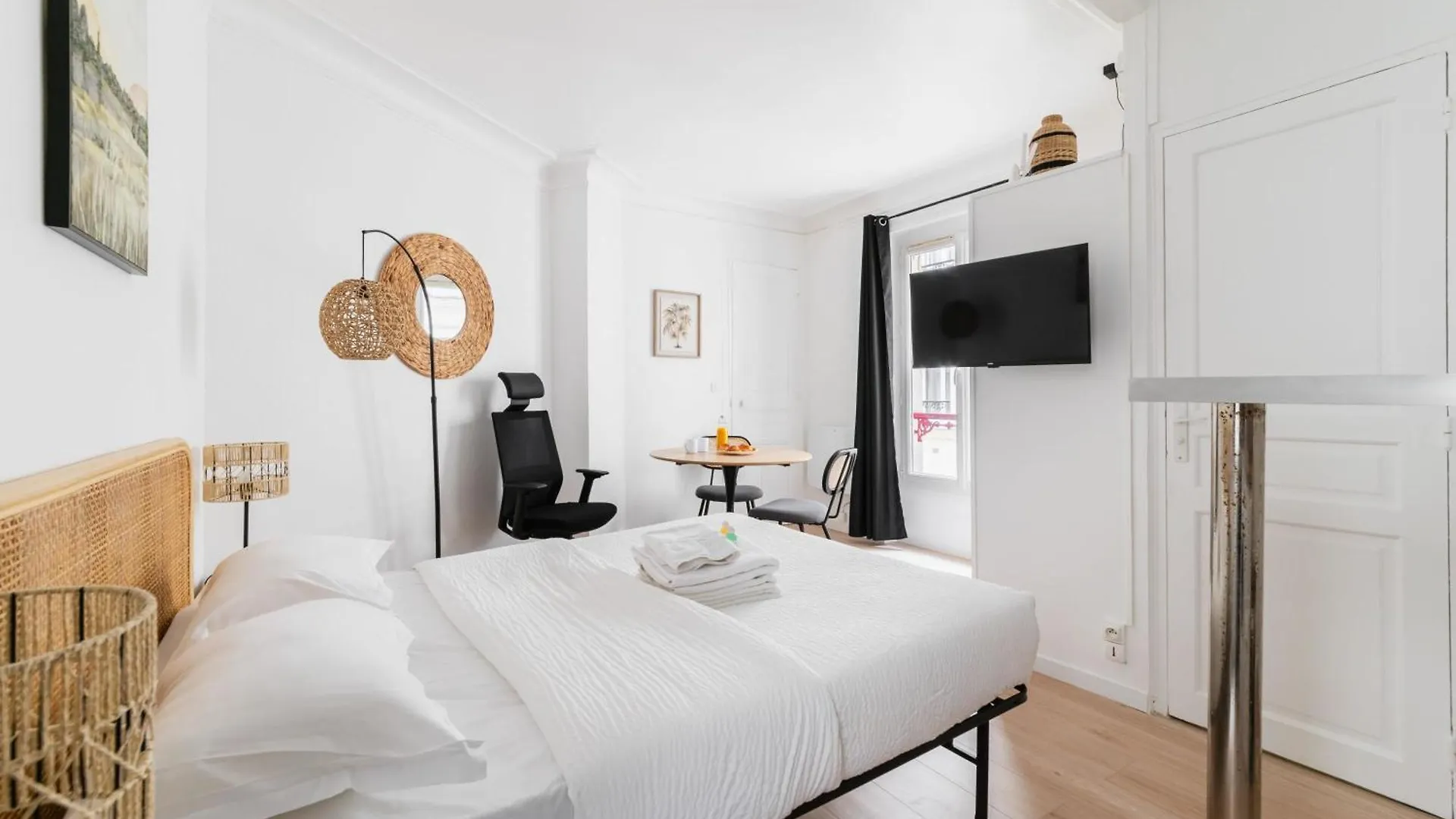 Studio Elegant Charme Intemporel - Paris 18 - 2P - Flat-Guest 0*,